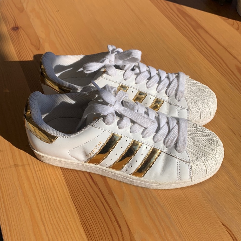 Adidas Women’s size 7